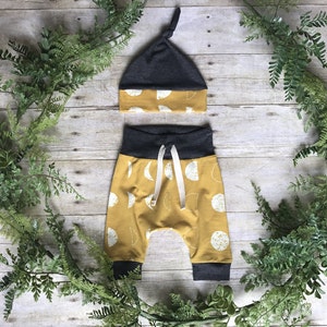 Take Home Outfit Newborn Gender Neutral Take Home Outfit / Newborn Coming Home Outfit / Newborn Moon Outfit // Phases of the Moon