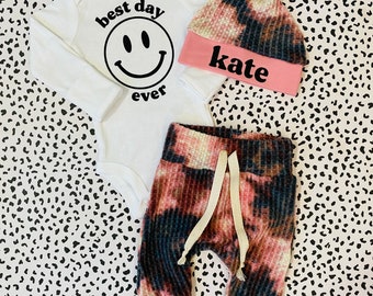 Newborn Girl coming home outfit, Baby Girl take home set, tie dye newborn girl outfit, smiley face onesie best day ever bodysuit girls pink