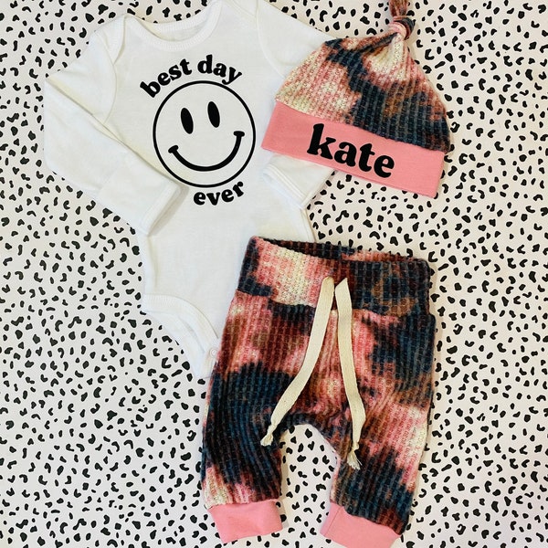 Newborn Girl coming home outfit, Baby Girl take home set, tie dye newborn girl outfit, smiley face onesie best day ever bodysuit girls pink