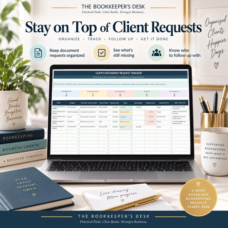 Peut inclure: Un &eacute;cran d'ordinateur portable affichant une feuille de calcul de suivi des demandes de documents clients, entour&eacute; de fournitures de bureau, dont un carnet, un stylo et des tasses avec du texte. L'&eacute;cran pr&eacute;sente des colonnes de suivi.