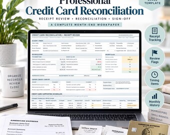 Puede incluir: Una pantalla de portátil muestra una plantilla de Excel para conciliación de tarjetas de crédito con secciones de revisión de recibos. Junto al portátil hay una tarjeta American Express, dos recibos de papel y una taza blanca con texto.