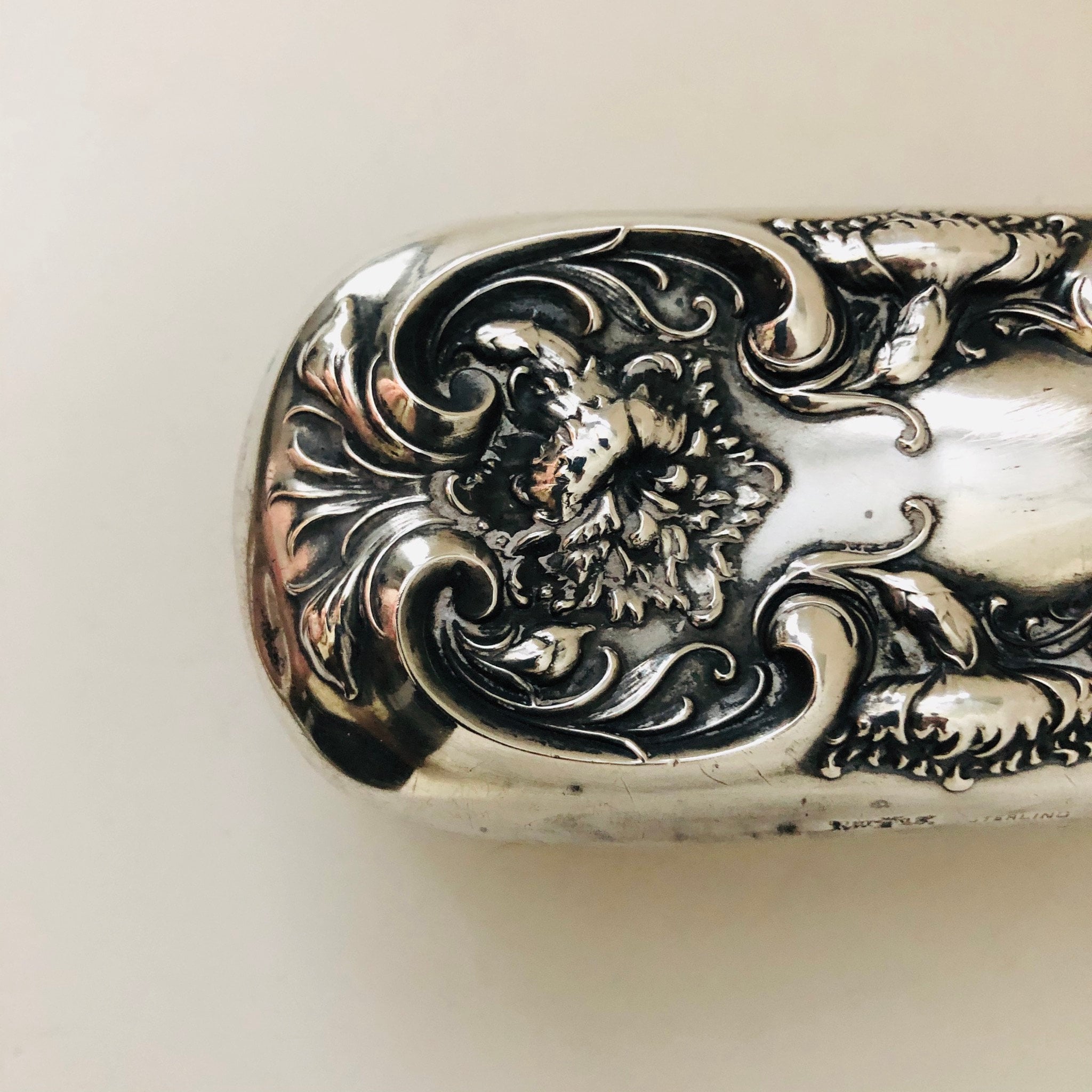 ビクトリア朝のスターリングシルバー製洋服ブラシ：アンティークな