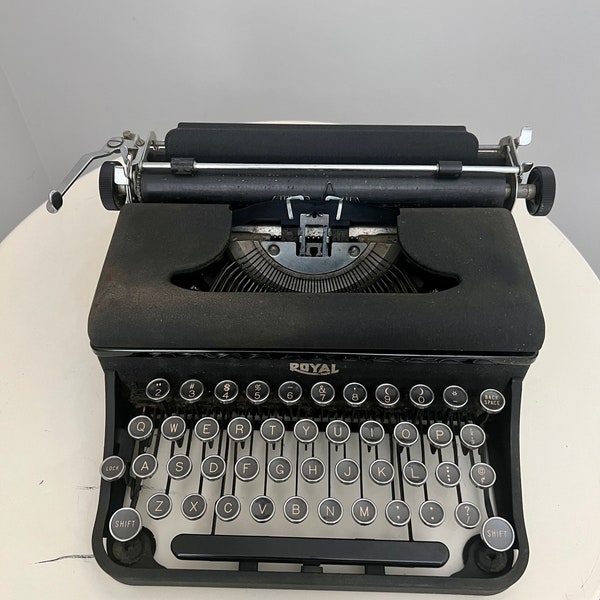 Antique Royal Typewriter 1938 Model U Portable Royal Typewriter Collectible Working Typewriters Black With Chrome Keys Made in USA