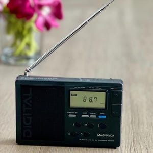 Vintage Magnavox Digital Clock FM SWMW Radio Model AE 3805 Portable Transistor Radio  Tested Working Made in Taiwan