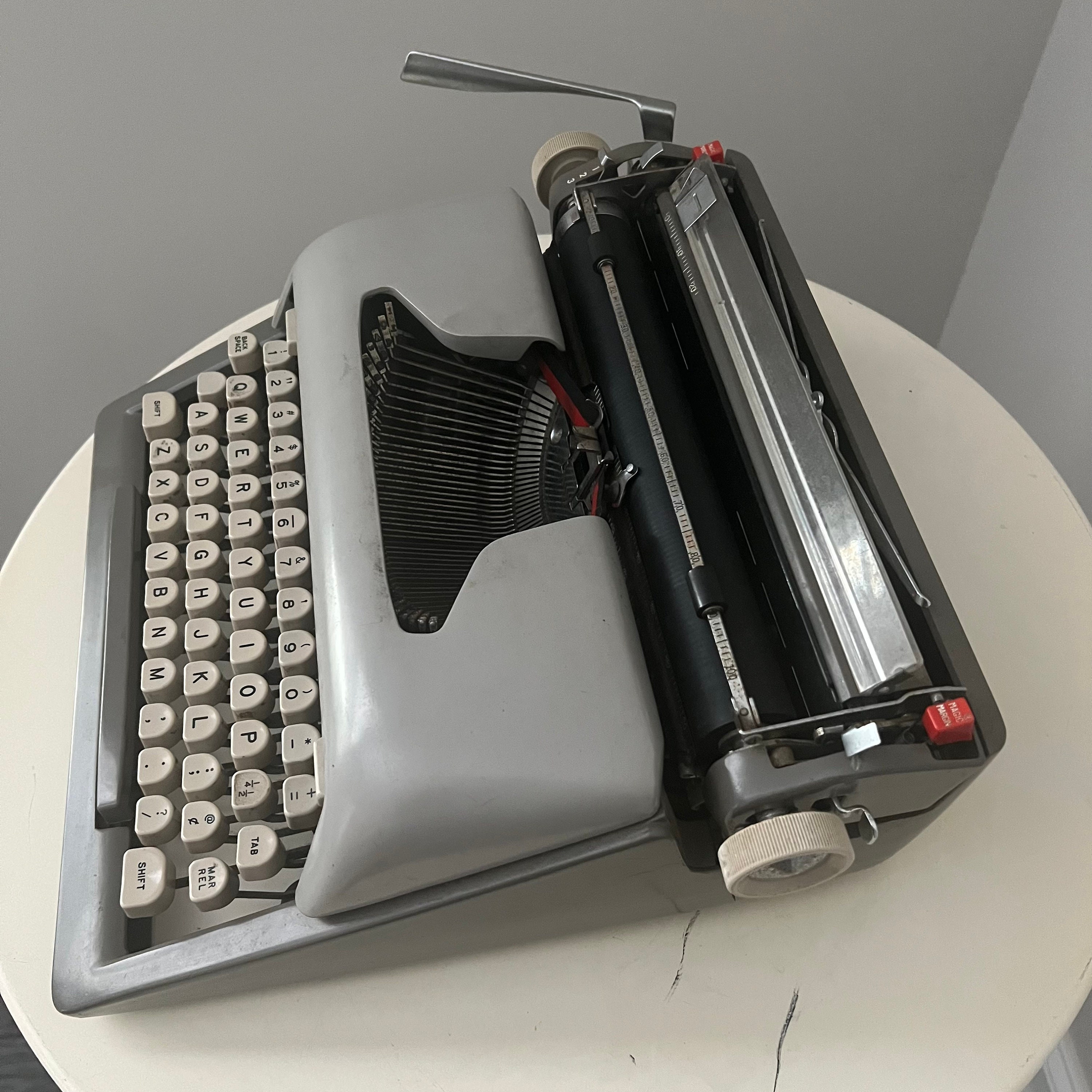 アンティーク Royal Futura 800 タイプライター - 1960年代の