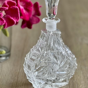Crystal Decanter Vintage Cut Glass Crystal Liquor Decanter Pear Shaped Collectible Decanter Wine Scotch Whiskey Crystal Decanter 500ml
