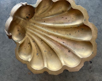 Vintage Brass Scallop Shell Bowl: Footed Clam Dish, Beach Decor