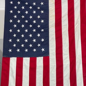 Bandera estadounidense vintage de 3 x 5 pies con diseño de bulldog de algodón bordado con estrellas y rayas cosidas. Bandera de algodón para el 4 de julio, Día de la Independencia, Día de los Veteranos, Día de los Caídos.