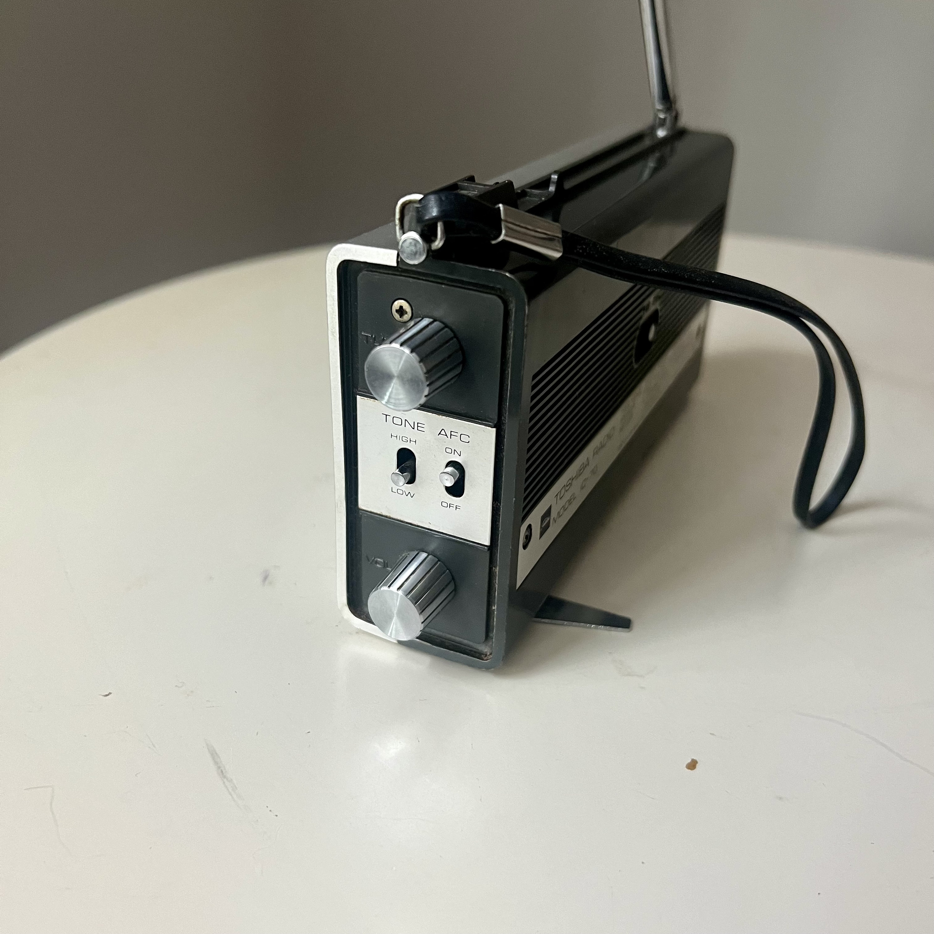 希少な東芝ソリッドステート AM FM ハンドヘルドポータブル