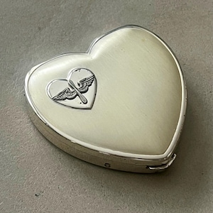 Vintage Hingeco Sterling Silver Heart Compact: Suporte e asas do Serviço Aéreo do Exército dos EUA