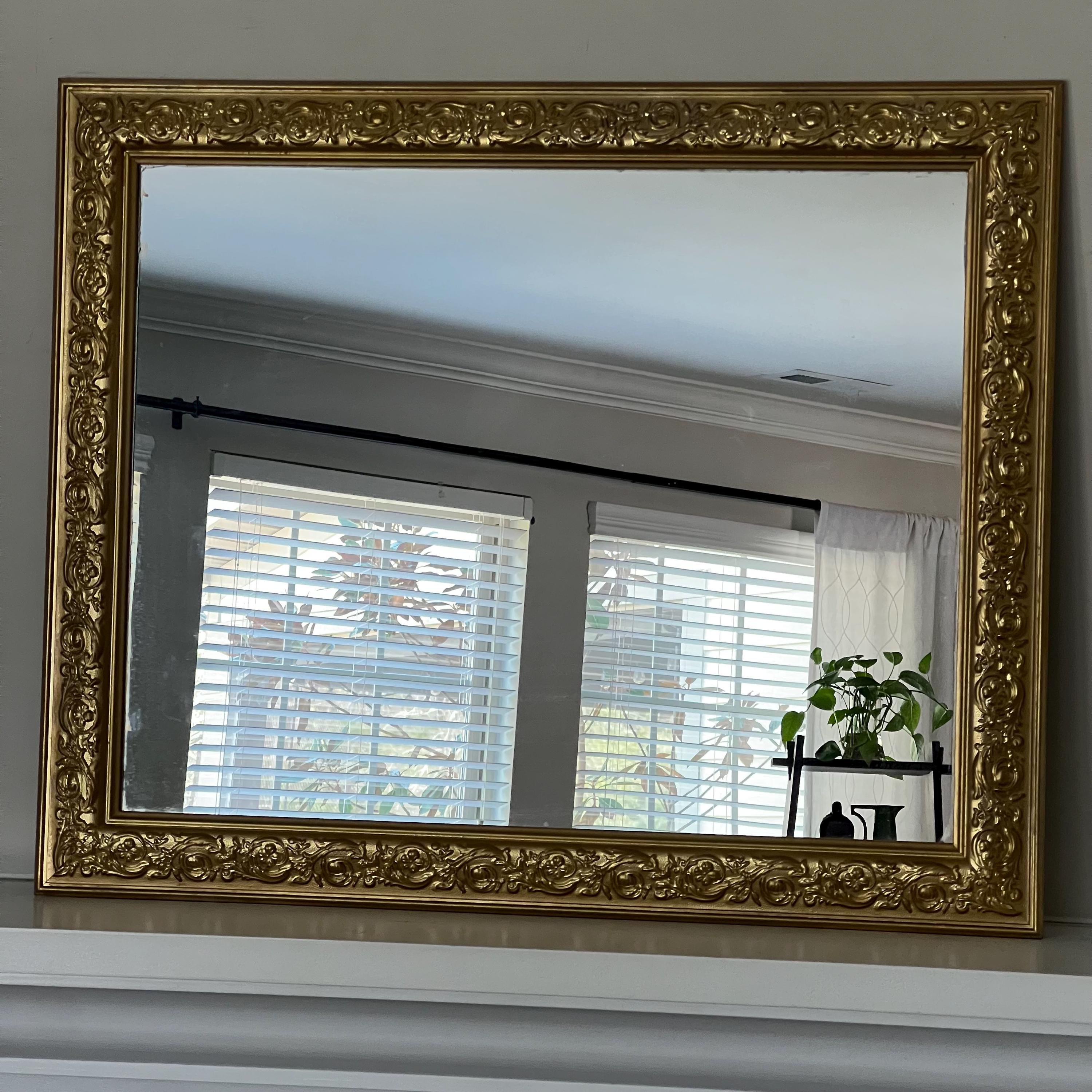 ヴィンテージゴールドギルトミラー：彫刻入り木製フレーム、米国製、33