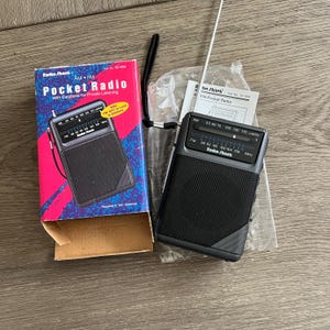 Radio Shack Pocket Radio FM AM Mini Portable Transistor Radio Vtg 1997 Radio Original Box & Instructions Tested Working Made in Philippines