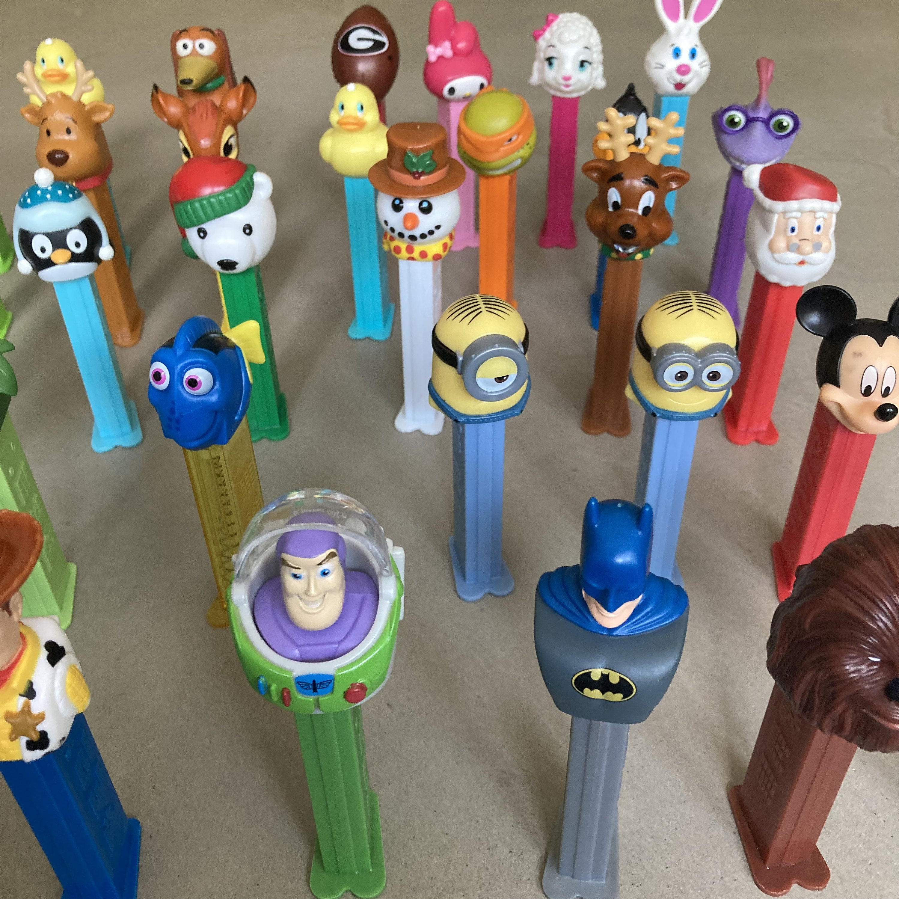 PEZディスペンサー コレクション 50個セット ヴィンテージ PEZ ディスペンサー：アソートキャラクターコレクション