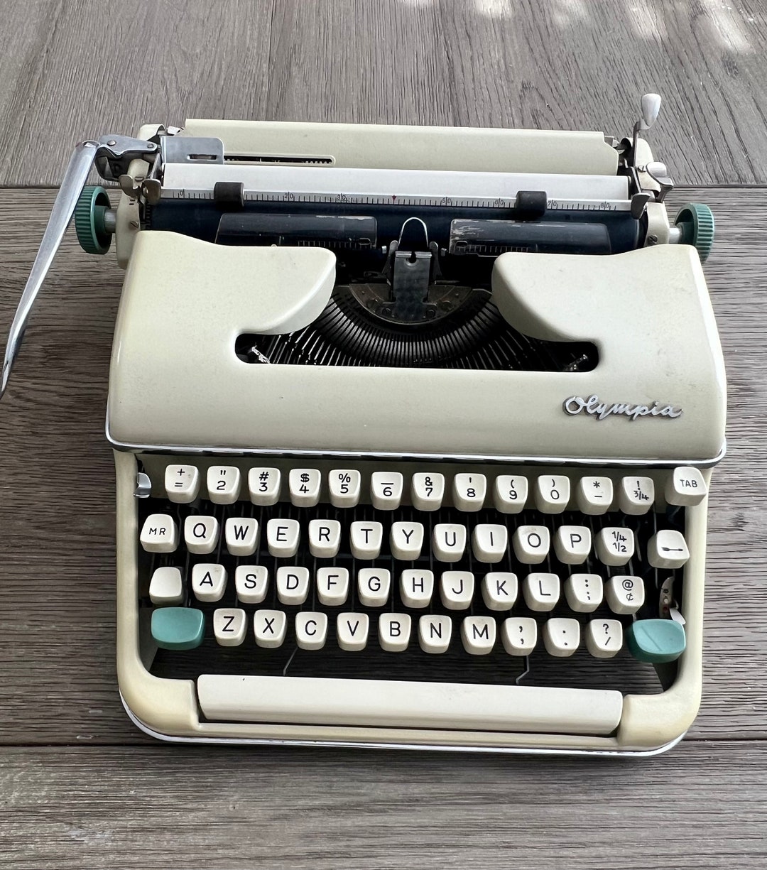 ヴィンテージ Olympia Werke AG タイプライター 西ドイツ製 ヴィンテージ Olympia Werke AG タイプライター 西ドイツ製