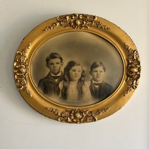 Antique Gold  Picture Frame Convex Bubble Large Oval Picture Frame With Antique Kids Family Photo Oval Gold Gilt Carved Wood Picture Frame