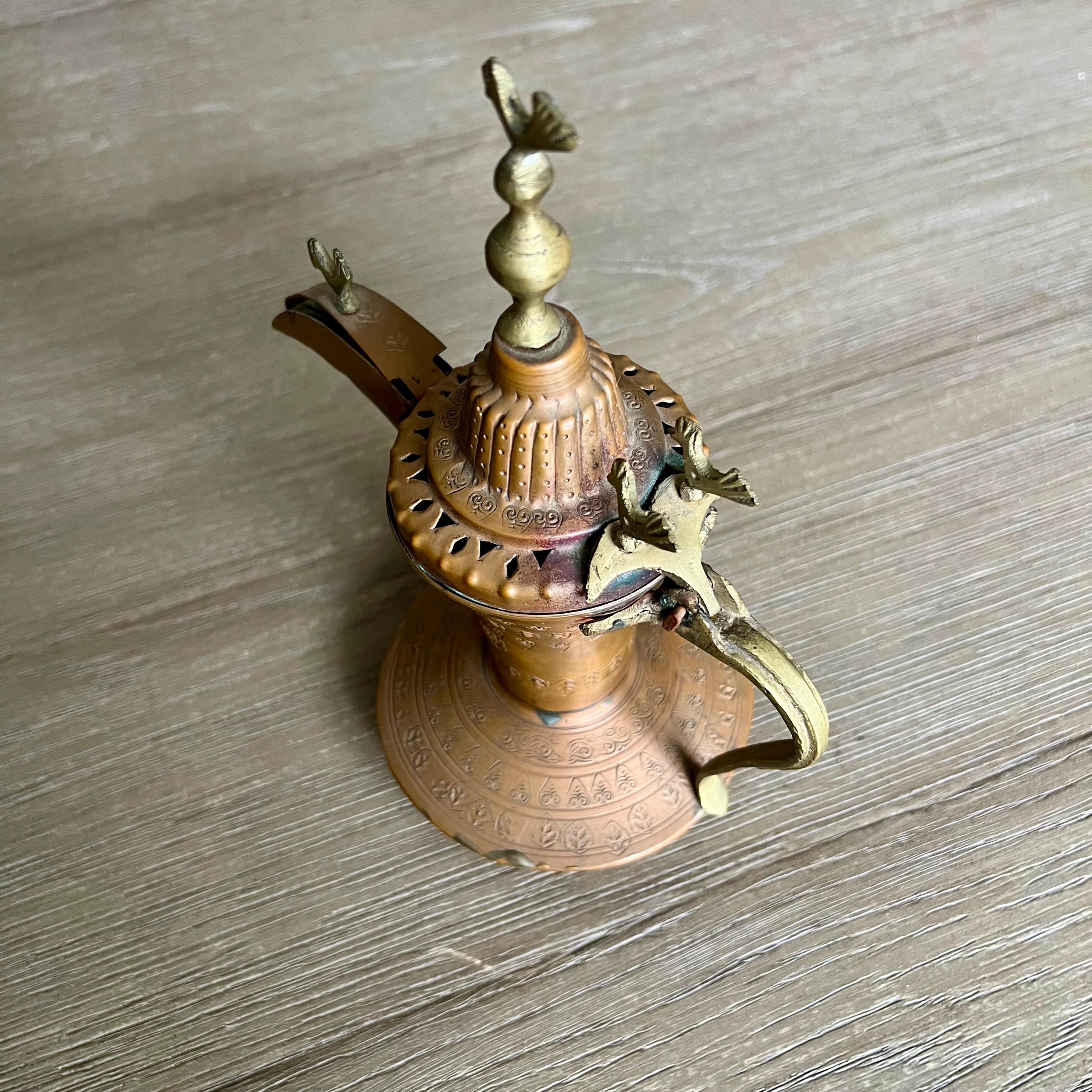 ヴィンテージ銅真鍮水差し：鳥の模様が入った中東のアフタバケトル