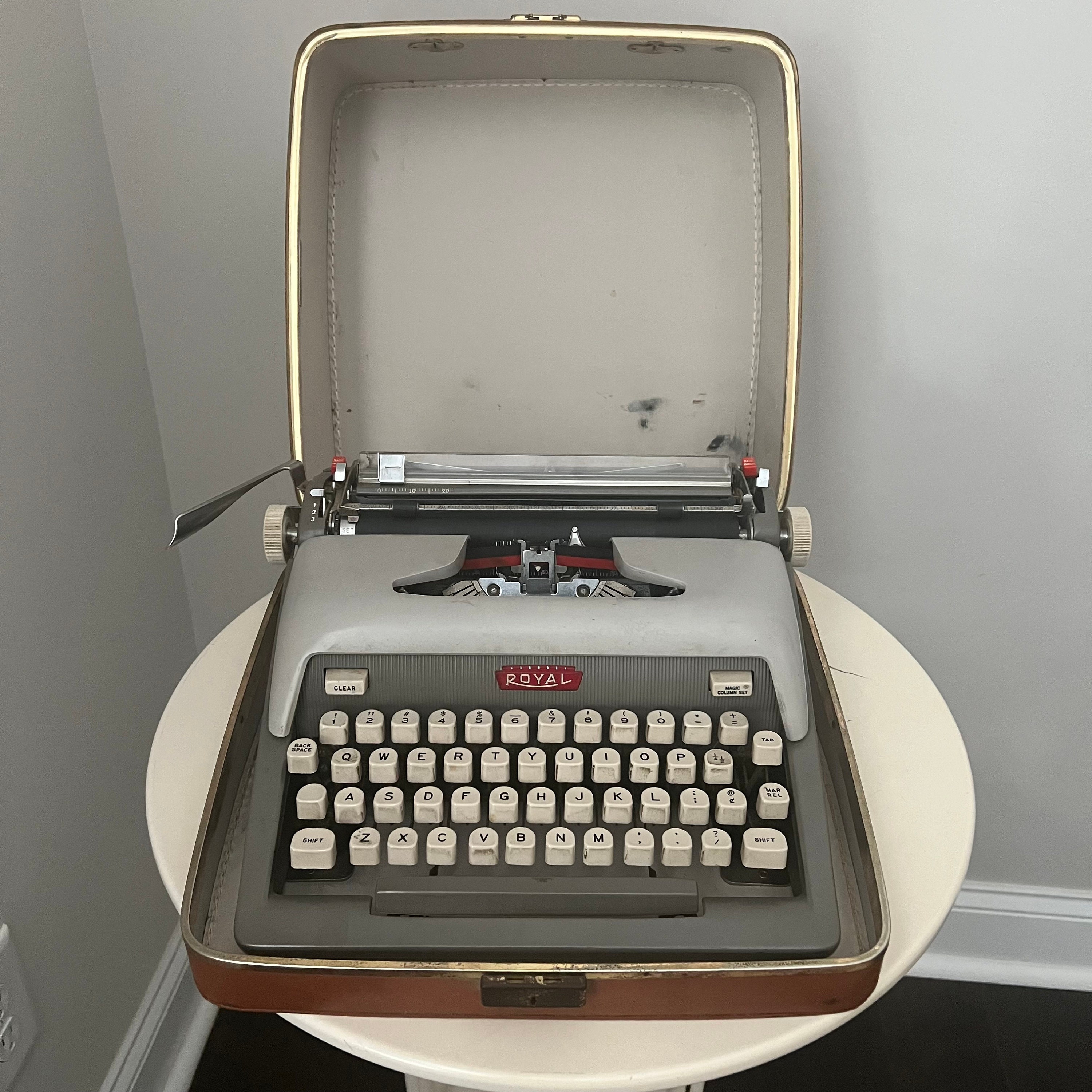 アンティーク Royal Futura 800 タイプライター - 1960年代の