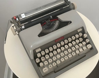 Antique Royal Futura 800 Typewriter Portable Royal Collectible Typewriters 1960s Typewriters