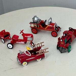 Vintage Hallmark Cards Gegoten Brandweerwagen Collectie Kiddie Car Classic Series Hallmark Keepsake Red Fire Truck Toy Vintage Truck Toys