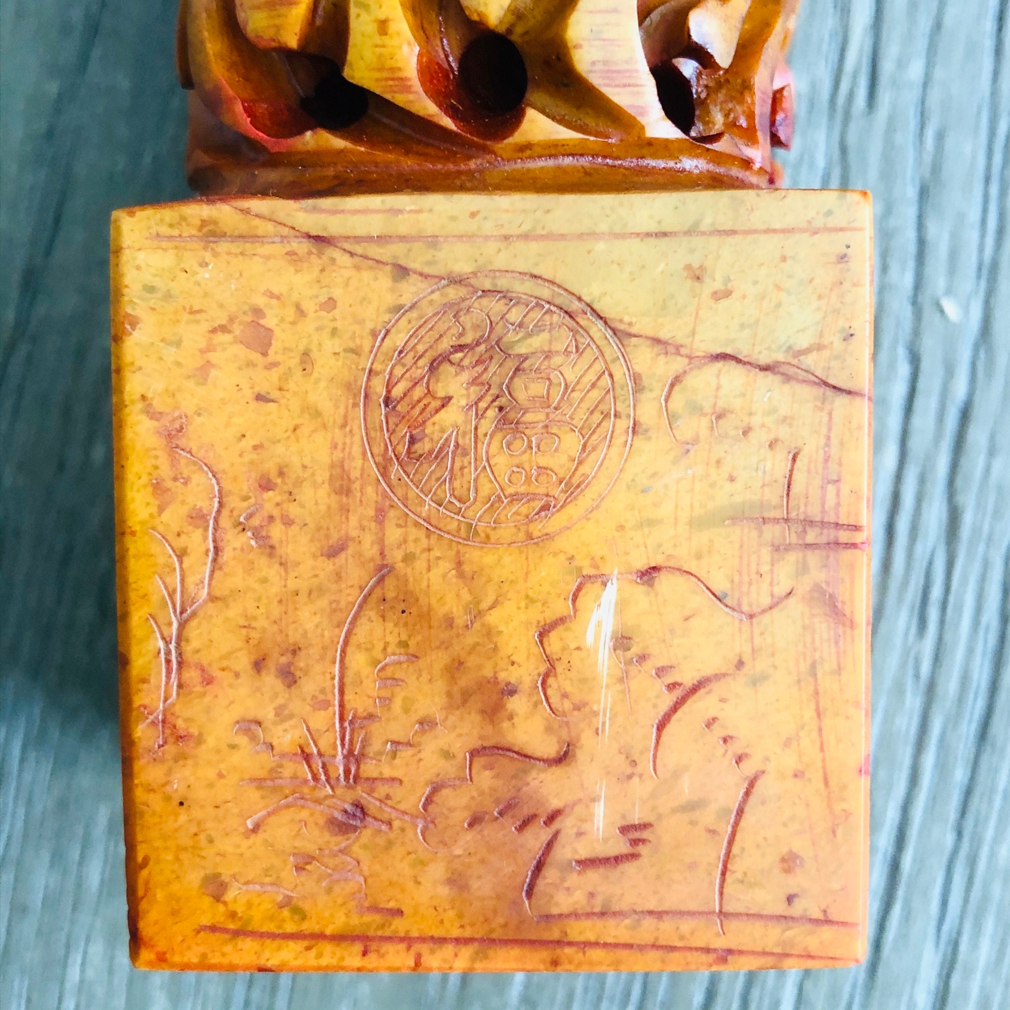 ヴィンテージ中国寿山石印鑑キット：彫刻された印鑑、赤インク、磁器の