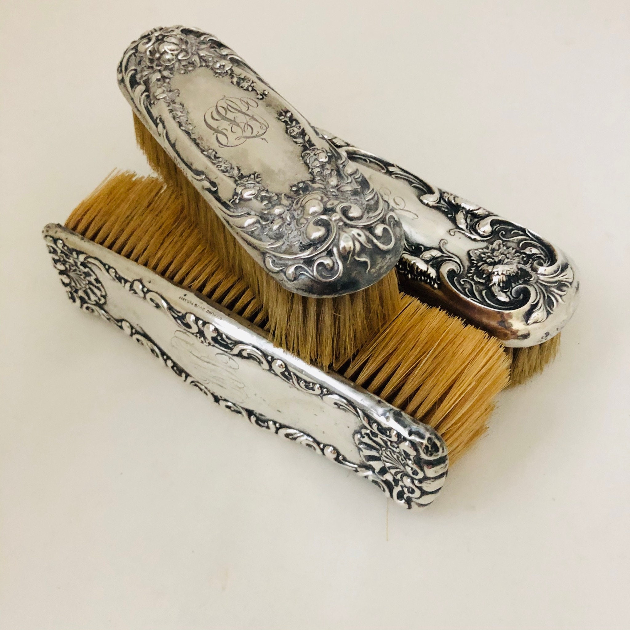 ビクトリア朝のスターリングシルバー製洋服ブラシ：アンティークな