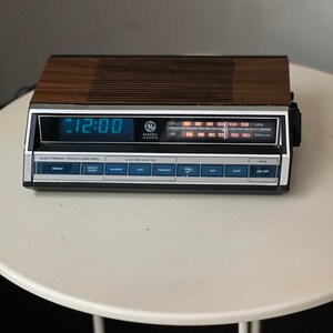 Vintage GE Digital Clock Radio Model 7-4662 B Portable Transistor