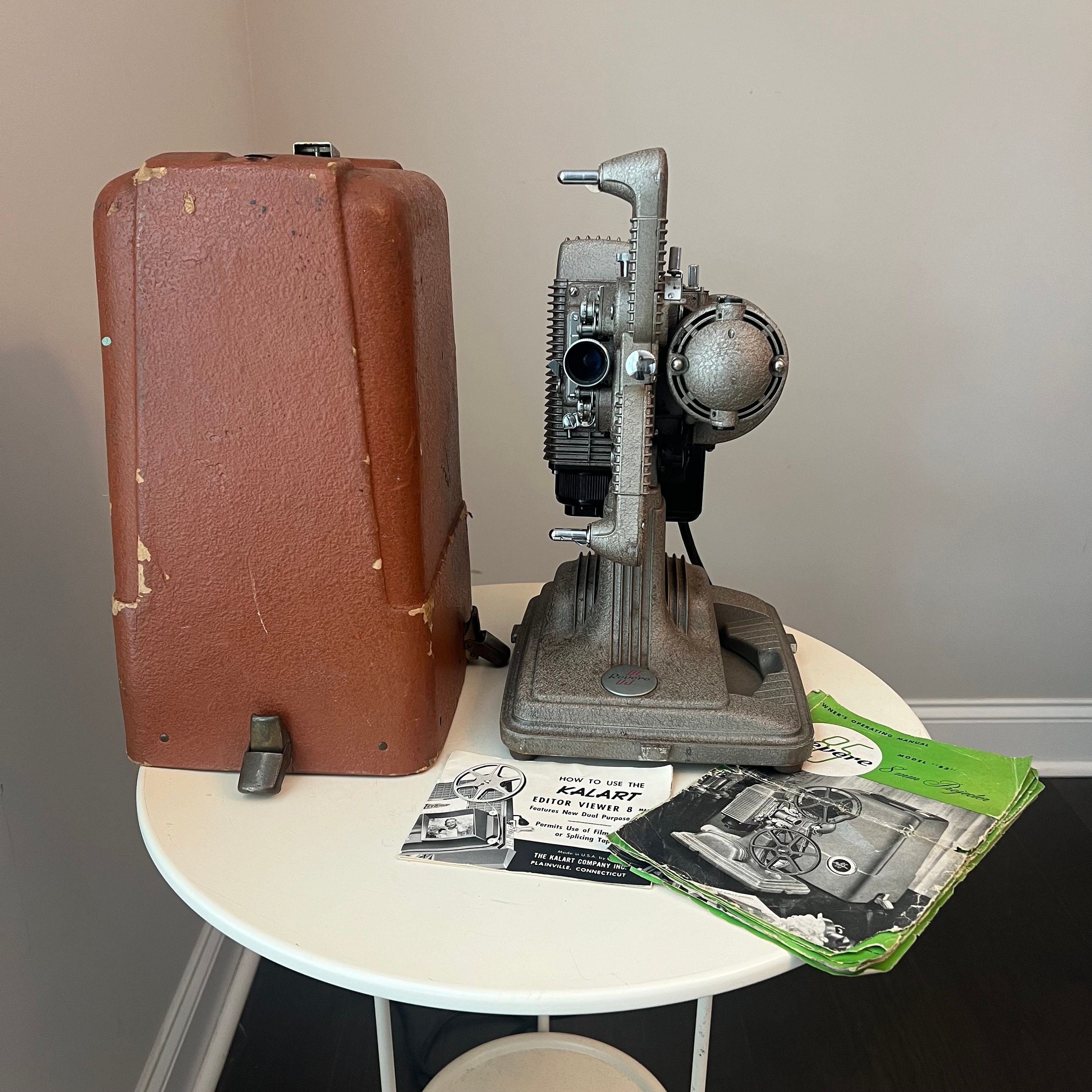 Projecteur 8 mm vintage années 40 Revere Camera Company modèle 85 avec étui