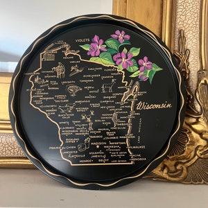 Vintage Wisconsin souvenirbord zwart-gouden blikken bord Wisconsin staatskaart met alle grote steden en geschilderde bloeiende viooltjes