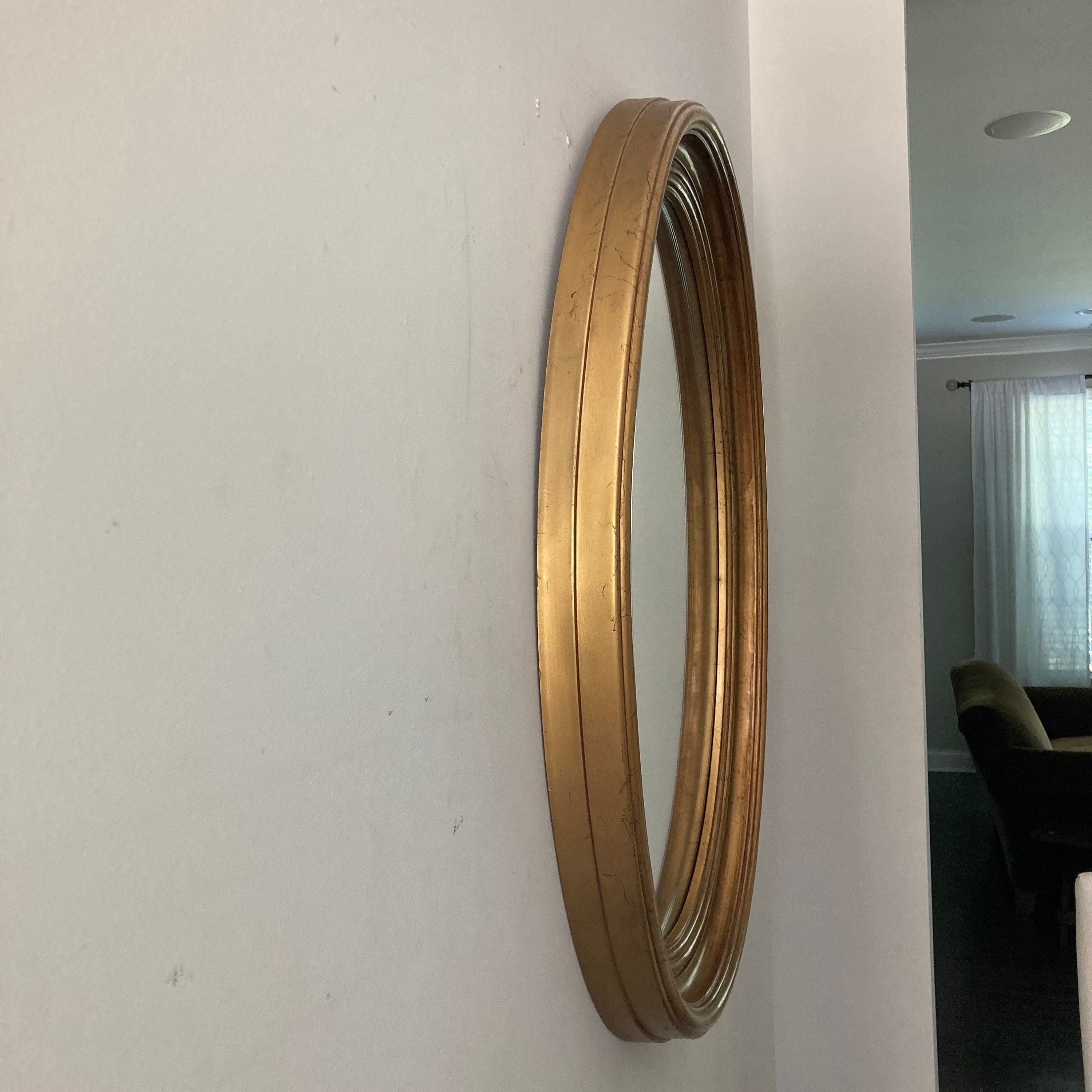 Espejo Ovalado Retroiluminado Marco Metálico Dorado Saba