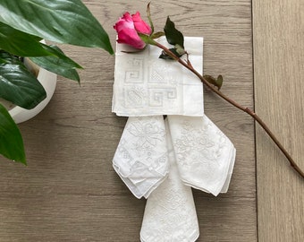 Vintage White Linen Handkerchiefs - Set of 4 Floral Embroidered Bridal Hankies