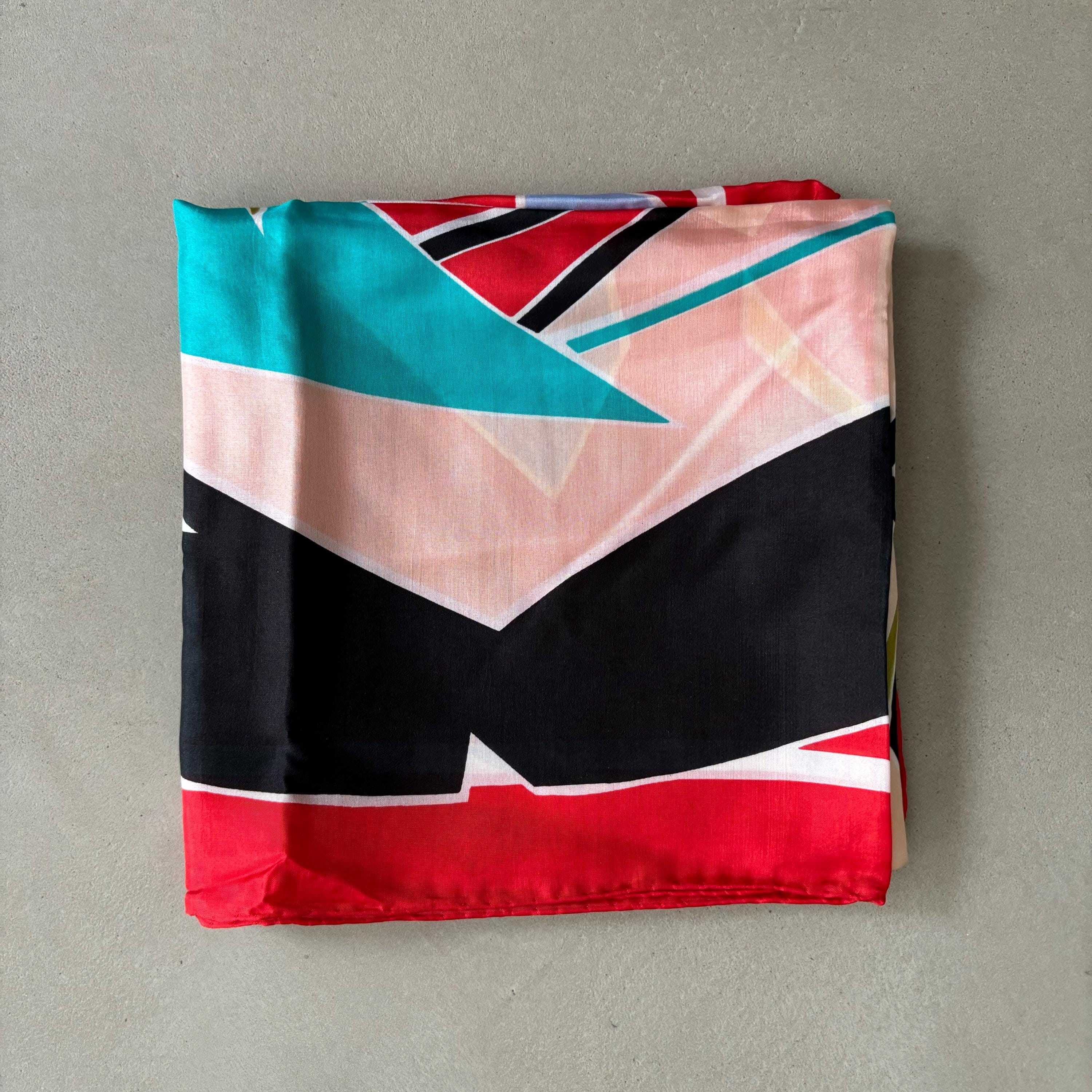 ヴィンテージ 100% シルク スカーフ：赤、白、青の幾何学模様プリント