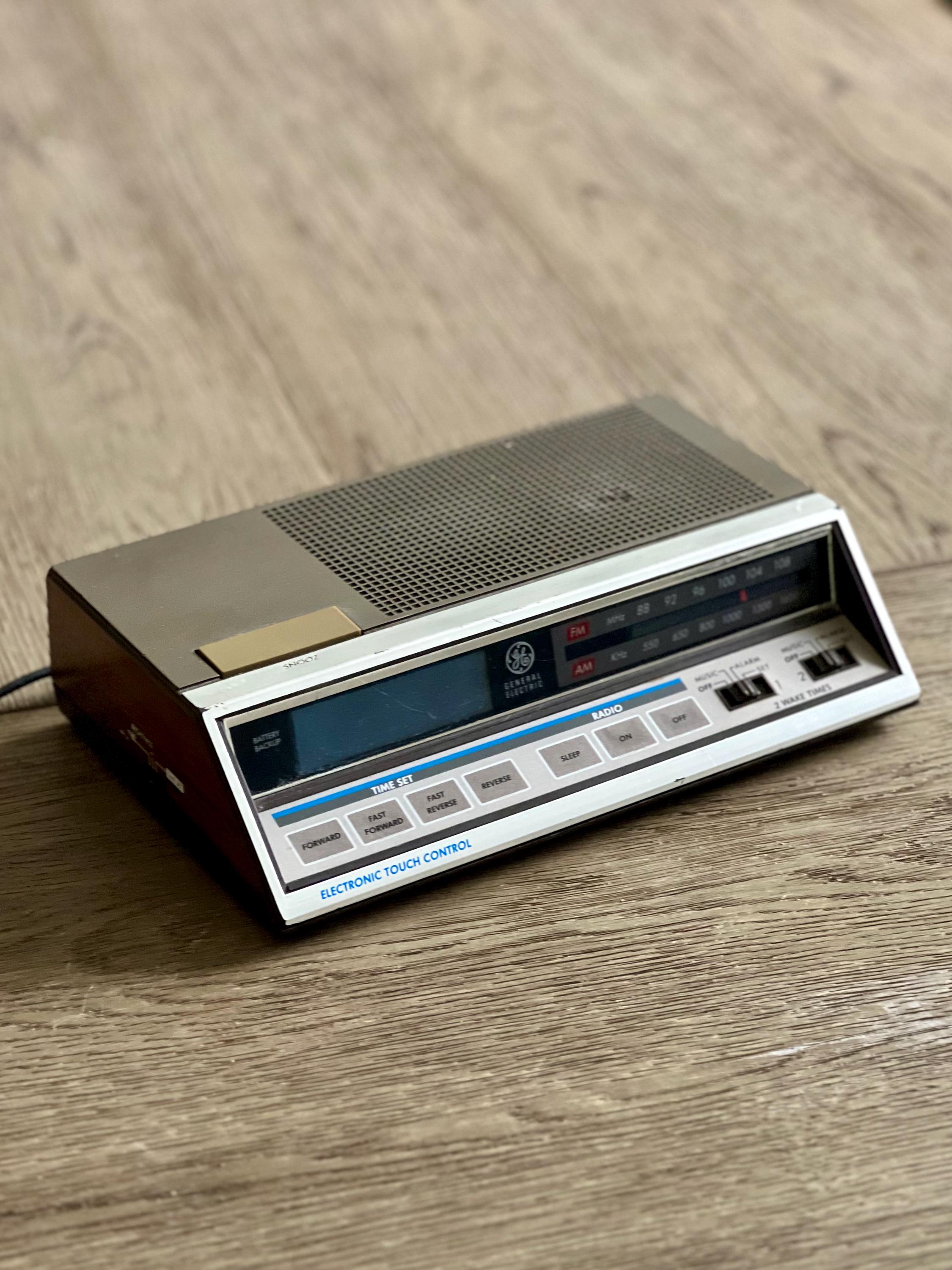 Vintage GE Digital Clock Radio Model 7-4663A Electronic Touch