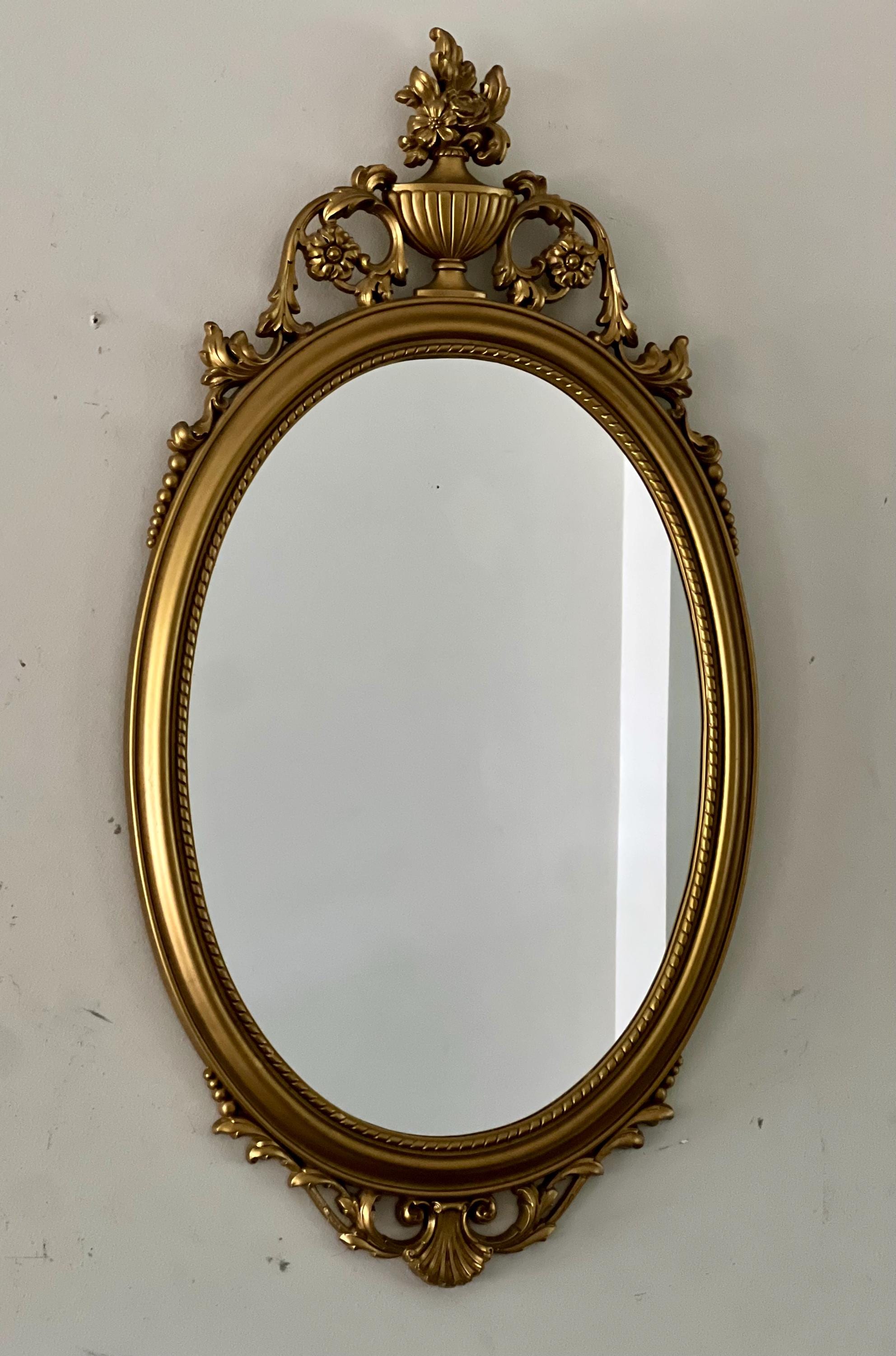 ヴィンテージオーバルゴールドギルトミラー：ハリウッドリージェンシー