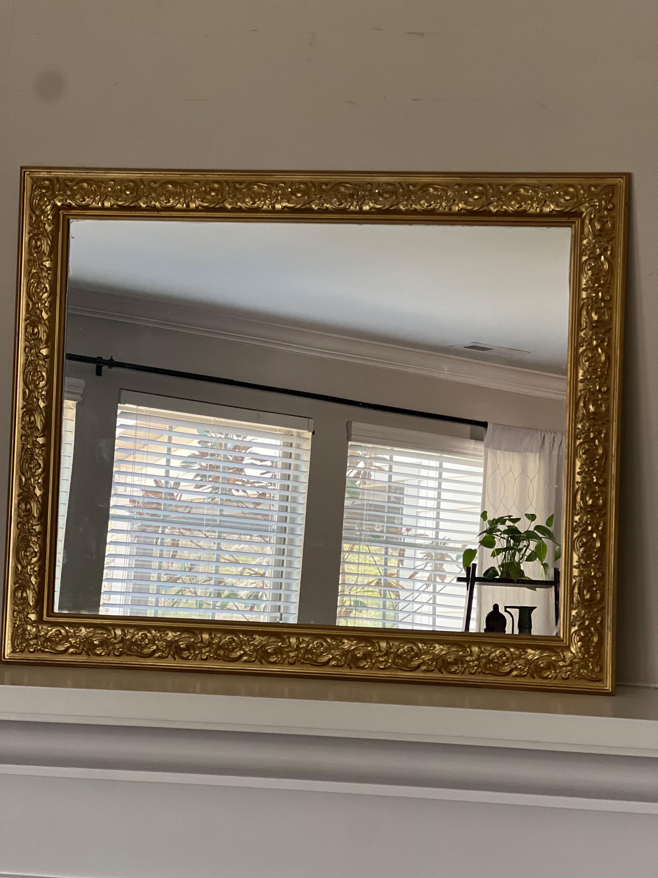 ヴィンテージゴールドギルトミラー：彫刻入り木製フレーム、米国製、33