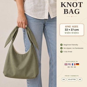 Puede incluir: Un patrón de costura en PDF para The Roly Knot Bag, que muestra un bolso de tela verde salvia con un asa anudada. El texto incluye 'ONE SIZE 32 x 27 cm 12 5/8 x 10 5/8 in', 'Beginner friendly', 'No zipper, no hardware', 'Fully lined' y 'PRINT FORMATS'.
