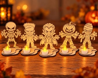 Può includere: Cinque sagome in legno di colore chiaro raffiguranti personaggi di Halloween, tra cui uno scheletro, il mostro di Frankenstein, un vampiro, una zucca e una mummia. Ogni figura poggia su una base che sostiene un lumino LED rotondo.