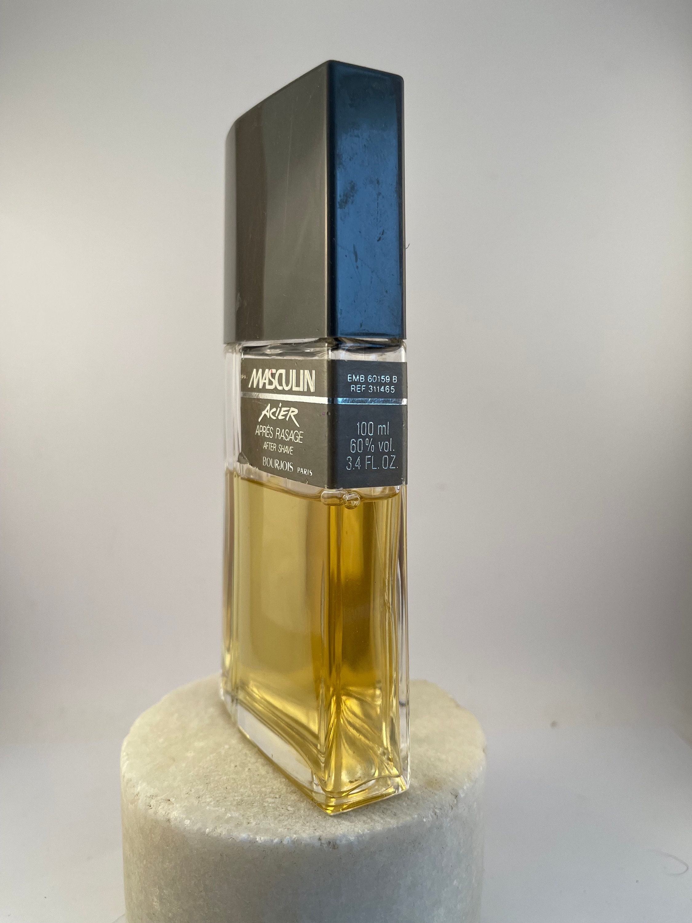Acier eau de toilette sale
