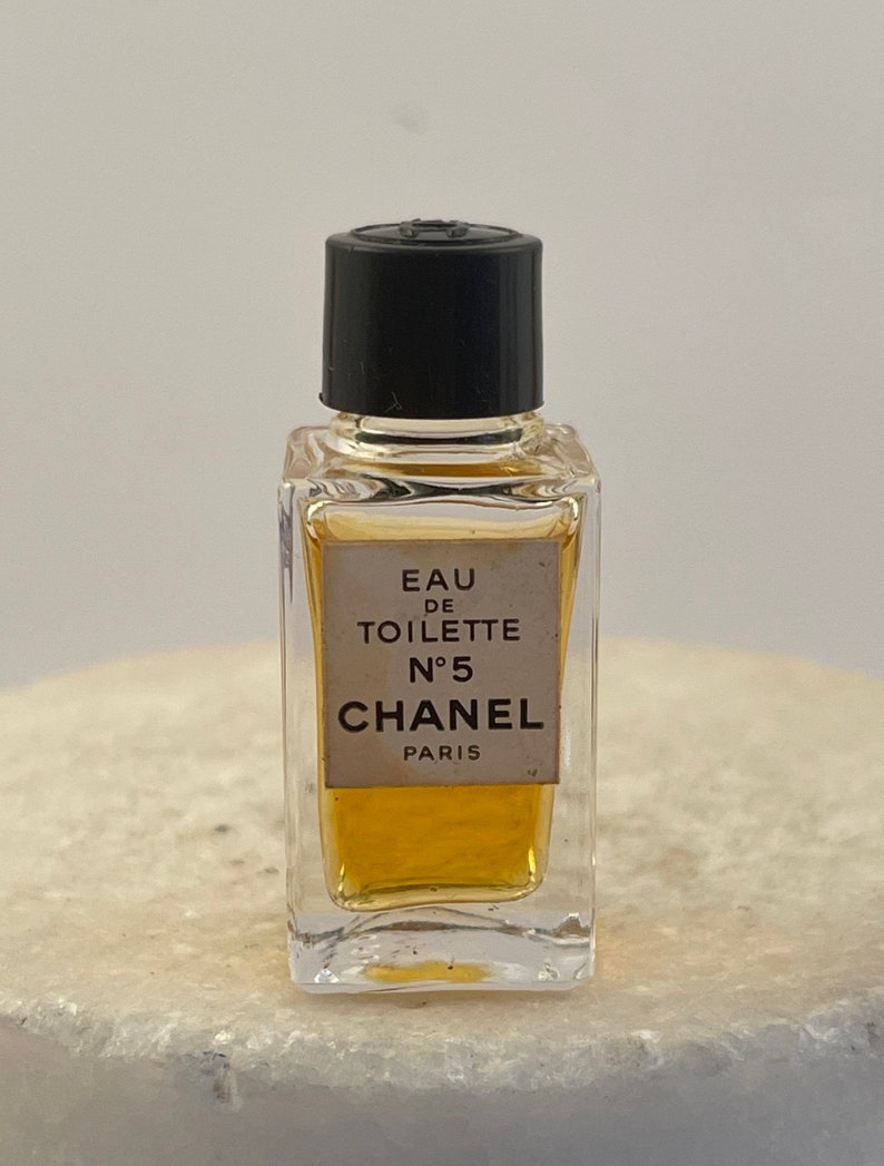 Vintage Chanel No. 5 Eau De Toilette 4 ml Splash. 80% Vol. image 1