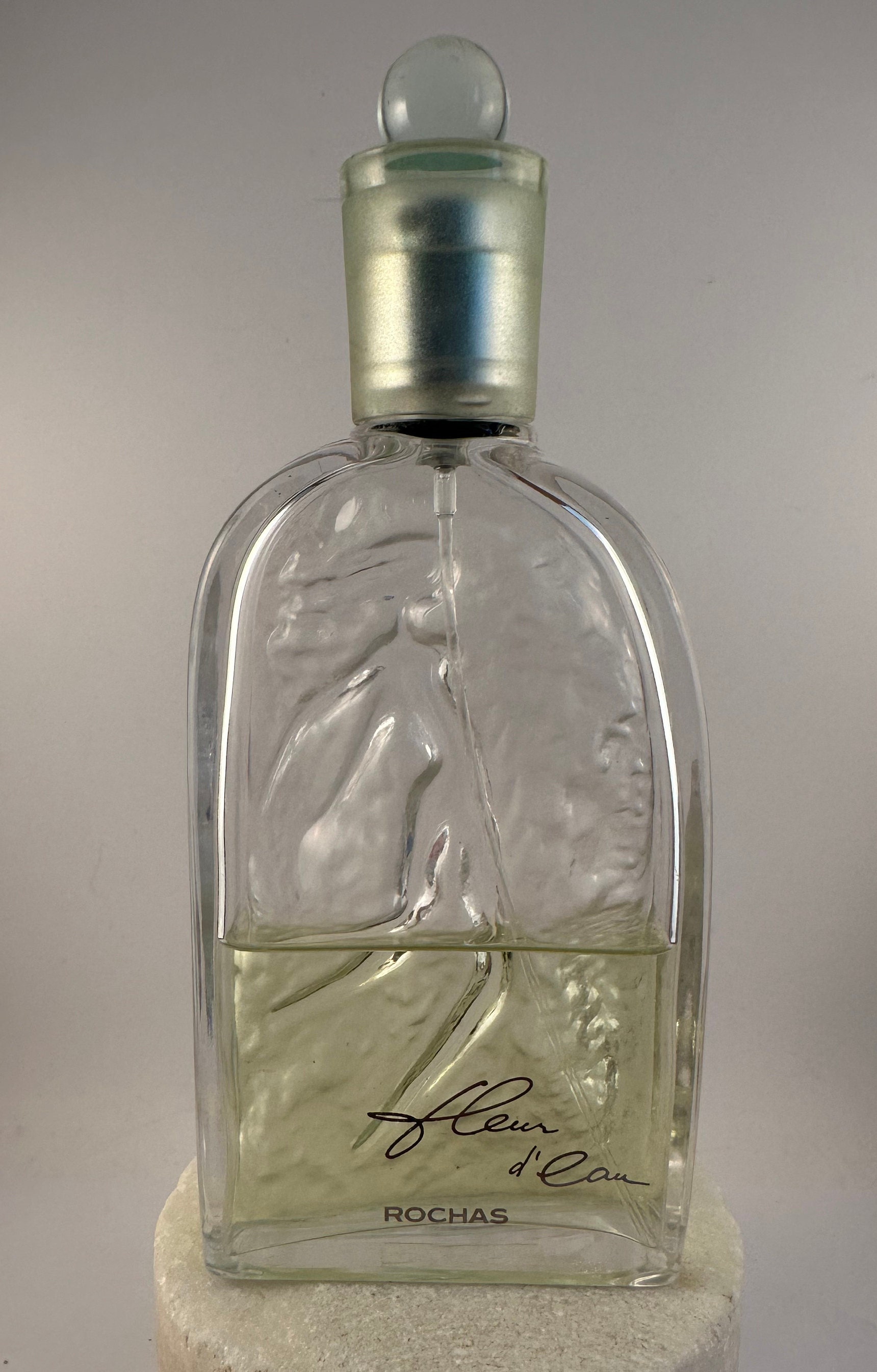 廃盤品　ROCHAS FLEUR D'EAU 30ml 本日限りのお値下げです Fleur D'Eau by Rochas for Women 1.7 oz Eau de Toilette Spray