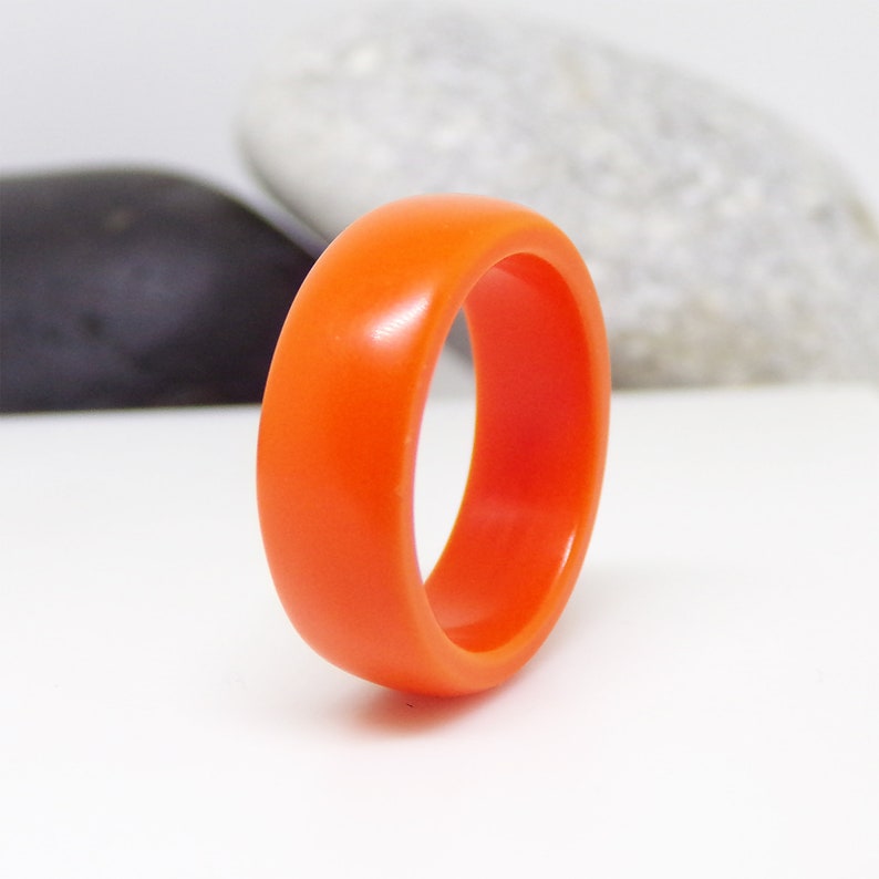 кольцо из сердолика цельное. оранжевое кольцо. кольцо с оранжевым топазом. кольцо с оранжевым камнем. кольцо из сердолика.