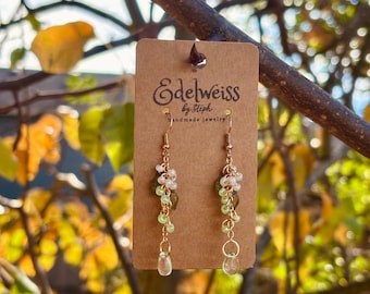 Oorbellen uit de Wisteria-serie, verguld koperdraad, druppelvormige kralen