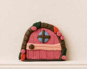 Rosa Wichteltür aus FIMO, handgemachtes Unikat fürs Kinderzimmer und den Advent