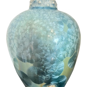 Vintage Hoi Nguyen Rising Fawn Studio aardewerk vaas met kristalglazuur in blauw, 15 cm hoog.