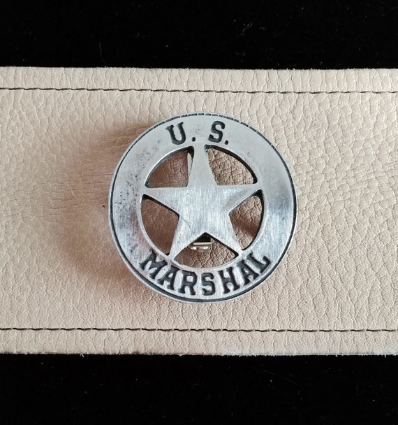 US MARSHAL USマーシャル バッジ 丸型曲面 革製ホルダー レプリカ Yahoo!オークション - 新品 US MARSHAL USマーシャル バッジ 丸