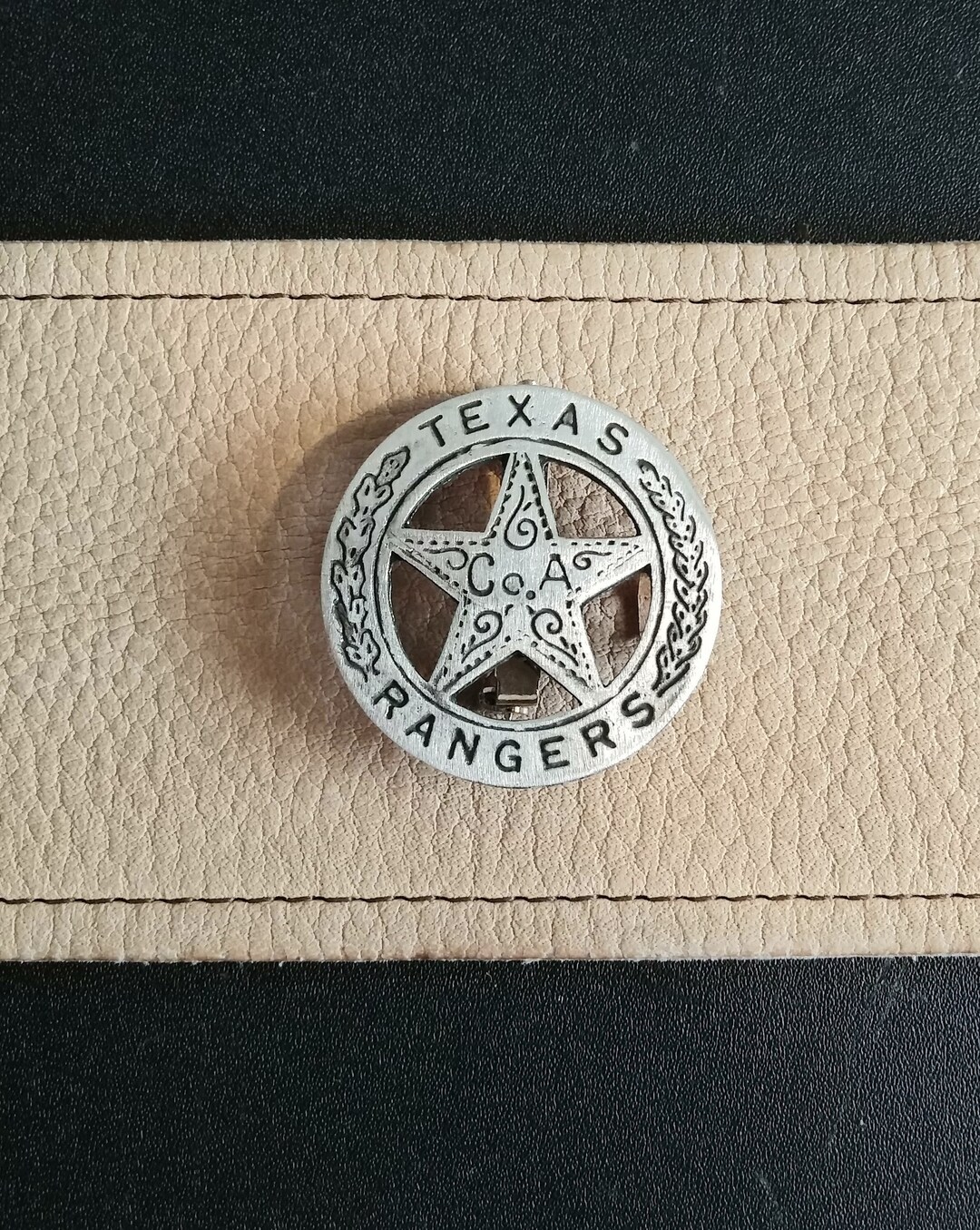 【P7625】THE BADGE／THE BADGE IS HERE AGAIN Federal Enterprise Replacement Badge Models 66 67 76 77 78