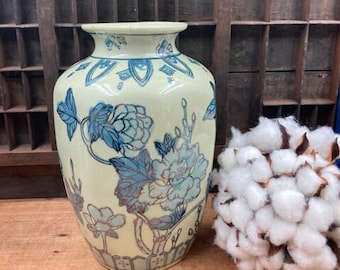 Vintage Chinese Vase Blue & Gold Jingdezhen Style Imari Style Chinoiserie Decor Large Asian Vase For Display CRAZING Throughout
