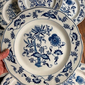 Vintage Blue Danube Dinner Plate: Meissen Blue Onion Style
