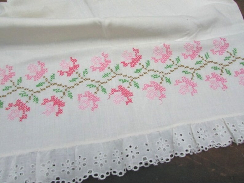 Two Pillowcases Vintage Mismatched Pink and White Flower Etsy
