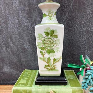 Vintage Ceramic Table Lamp: White Floral Chinoiserie Bedside Decor
