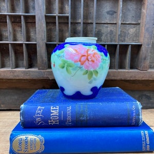 Vintage Chinoiserie Ginger Jar: Porcelain Roses, Gold Details, Made in Japan